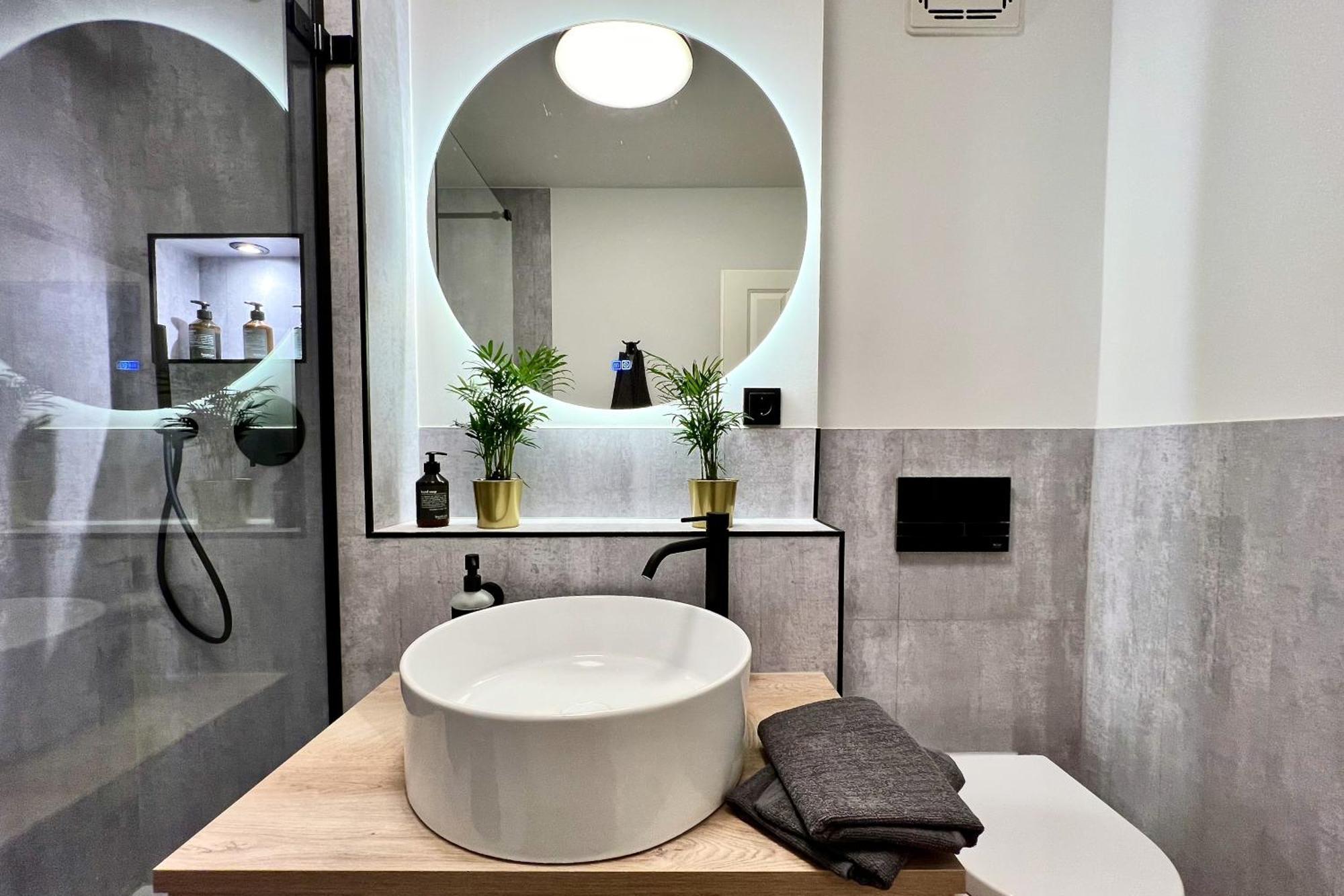 Edler Wohnraum Noble Stadtoase Mit Boxspringbett, Kaffeevollautomat, Lift & Parkplatz Chemnitz Exterior photo